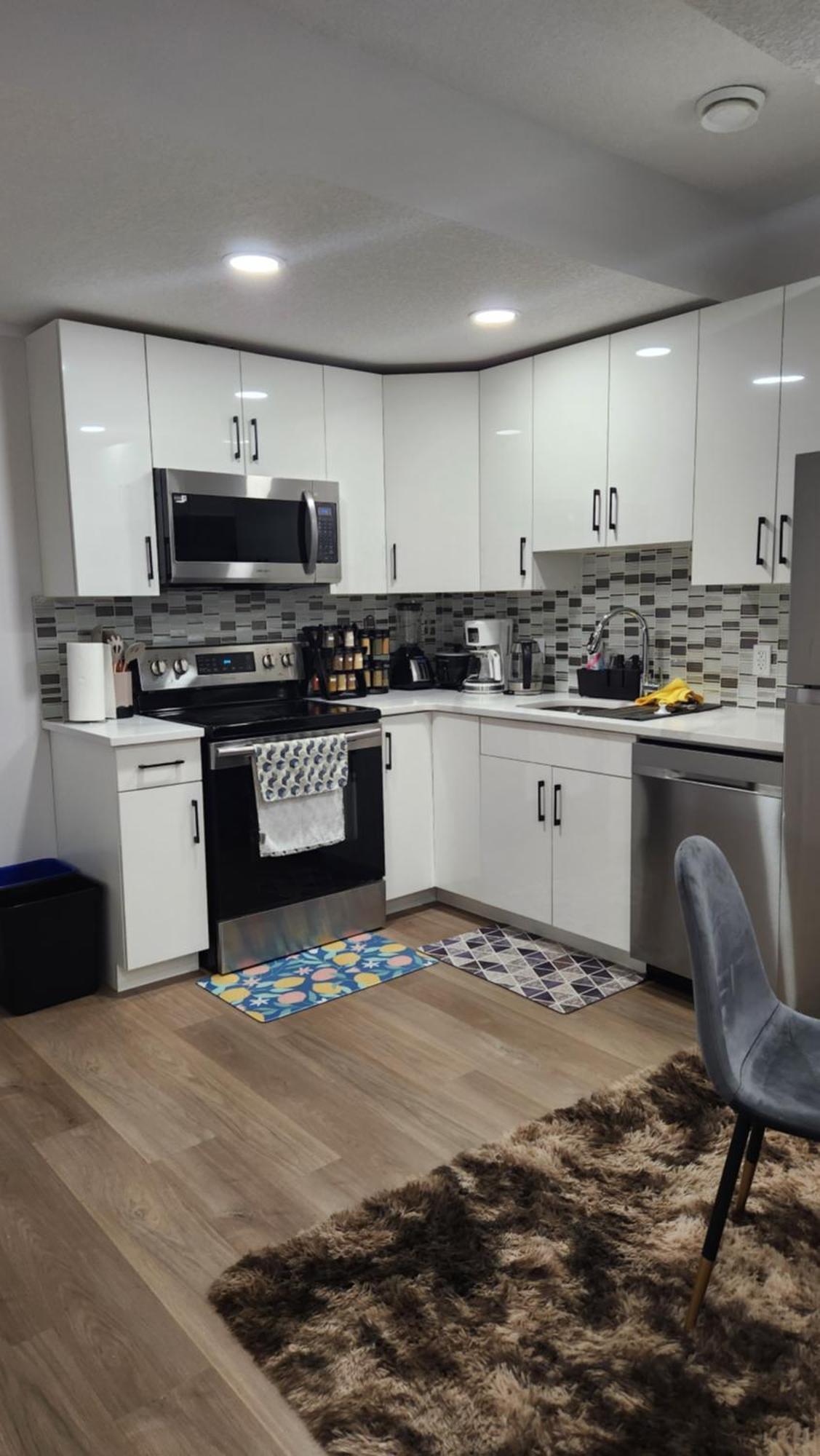 Modern 2 Bedroom Basement Suite At West אדמונטון מראה חיצוני תמונה