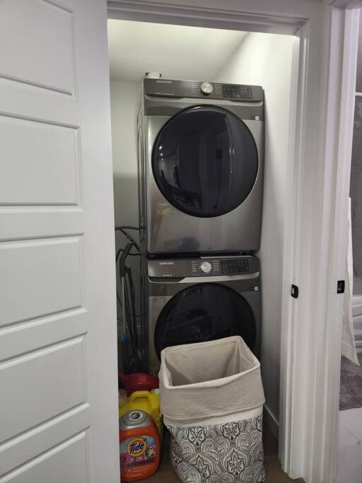 Modern 2 Bedroom Basement Suite At West אדמונטון מראה חיצוני תמונה